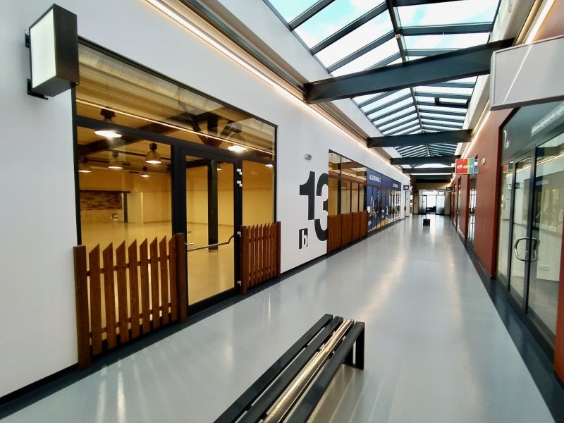 Prodejní pasáž - BUDOVA 13b Zlín - pronájem 316m2
